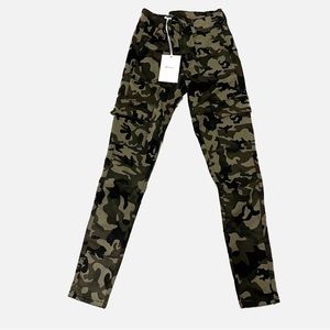 Kancan Camo Cargo Pants Size 0/23 NWT
